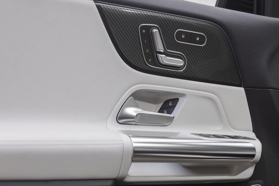 Детали интерьера Mercedes-Benz GLA250 AMG Line (H247) 2020 года  (NA) (фото 66 из 96)